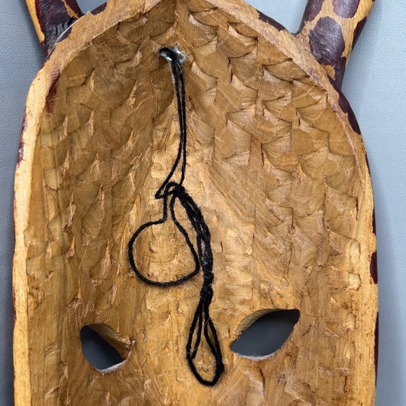 Vintage Estate Handcrafted Giraffe Mask Wall Art 15" - Picture 9 of 10